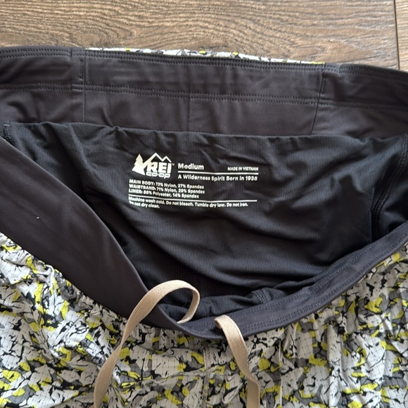 REI Swiftland men’s running shorts Medium 7” - Picture 3 of 4